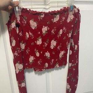 Off the shoulder Hollister top